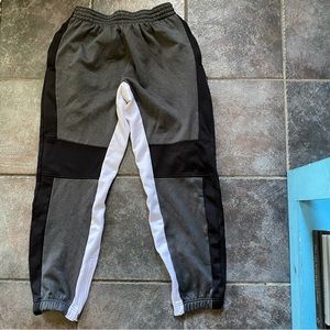 •Mans casual joggers• Size L